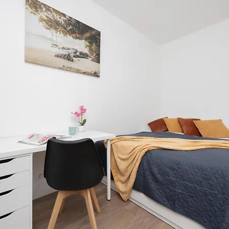 Wyjatkowy Z 1 Sypialnia Sierakowskiego By Renters Apartman Varsó
