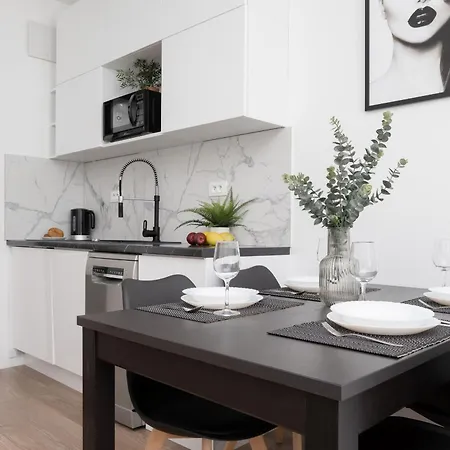 Wyjatkowy Z 1 Sypialnia Sierakowskiego By Renters ורשה
